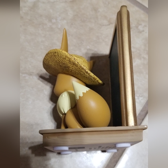 Pokemon Center x Van Gogh Museum: Eevee Inspired by Self-Portrait Figure - Picture 4 of 7